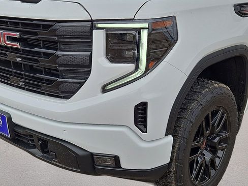 Used 2024 GMC Sierra 1500 Elevation AWD/4WD image 9