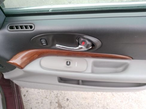 Used 2004 Buick Le Sabre Custom image 28