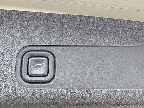 Used 2013 Chevrolet Tahoe LTZ AWD/4WD image 18