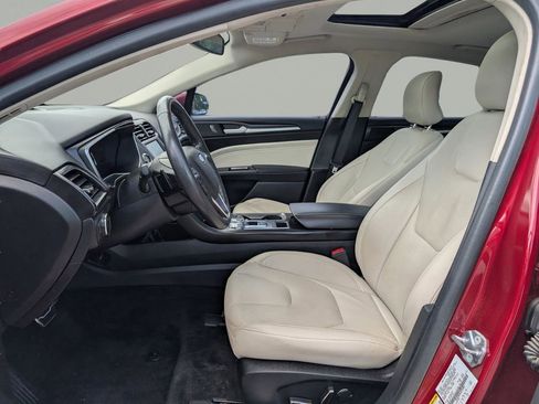 Used 2018 Ford Fusion Titanium image 17
