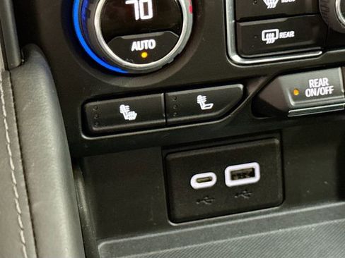 Used 2022 Chevrolet Tahoe Z71 w/ Luxury Package image 22