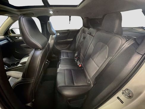 Used 2025 Volvo XC40 B5 Plus AWD/4WD image 30