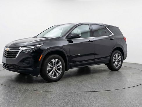 Used 2025 Chevrolet Equinox LT FWD image 3