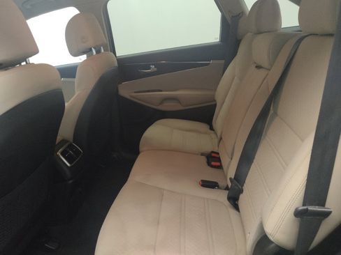 Used 2017 Kia Sorento AWD image 18