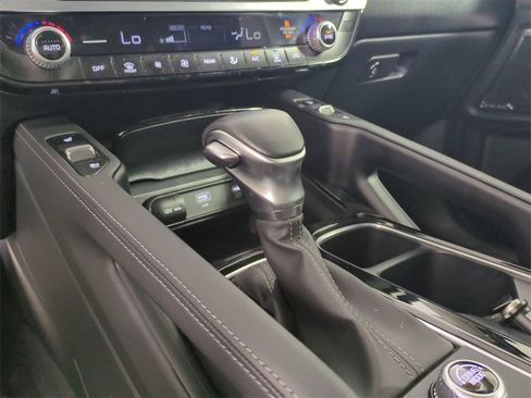 Used 2024 Kia Telluride SX w/ Towing Package image 23