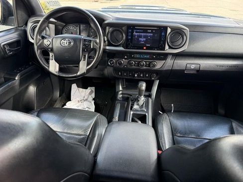 Used 2019 Toyota Tacoma TRD Sport w/ TRD Premium Sport Package AWD/4WD image 13