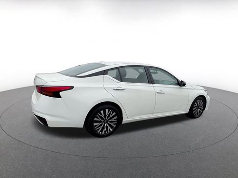 Used 2025 Nissan Altima 2.5 SV image 14