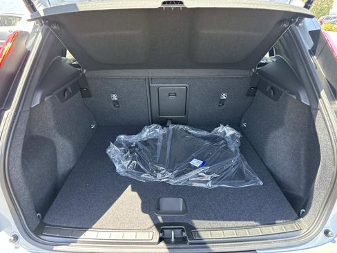New 2026 Volvo XC40 B5 Core w/ Climate Package image 18