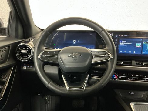 Used 2025 Chevrolet Equinox LT w/ Convenience Package II FWD image 16