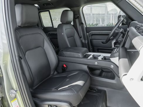 Used 2025 Land Rover Defender 110 S image 40