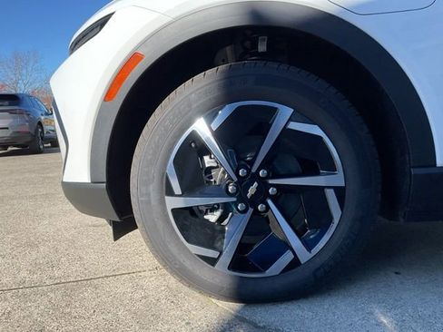 New 2026 Chevrolet Equinox EV LT image 27