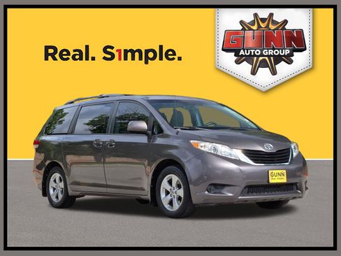 Used 2013 Toyota Sienna LE FWD image 1