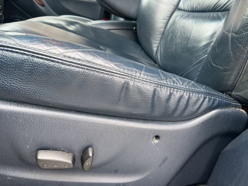 Used 2001 Chrysler Town & Country Limited image 17