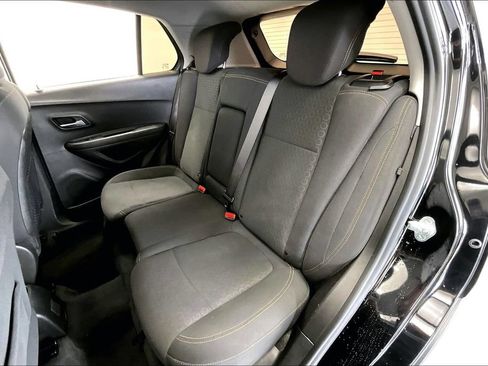 Used 2020 Chevrolet Trax LS FWD image 23