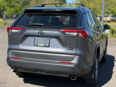 Used 2024 Toyota RAV4 XLE AWD/4WD image 5