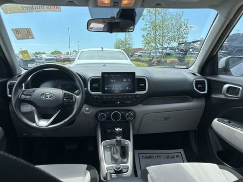 Used 2025 Hyundai Venue SEL FWD image 5
