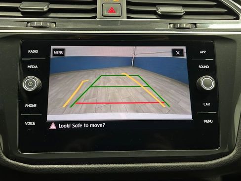 Used 2020 Volkswagen Tiguan SE w/ Panoramic Sunroof Package AWD/4WD image 14
