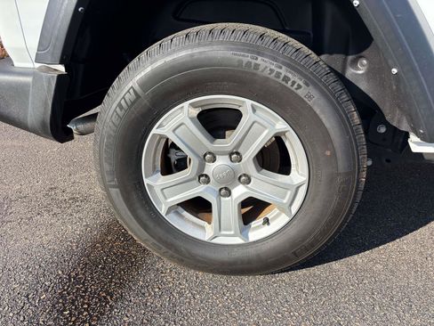 Used 2022 Jeep Wrangler Sport image 26