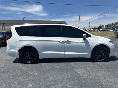 Used 2023 Chrysler Pacifica Touring-L w/ S Appearance Package FWD image 29