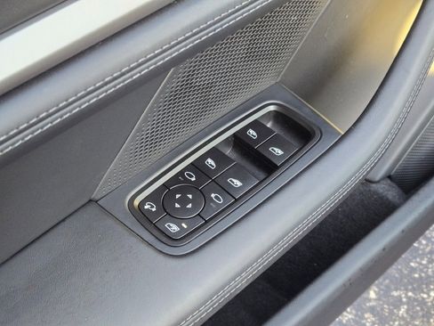 Used 2025 Porsche Taycan image 14