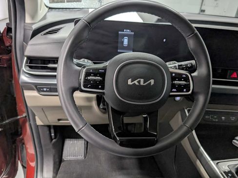 Used 2025 Kia Carnival FWD image 39