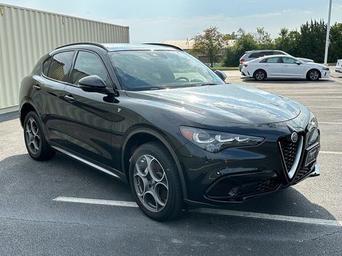 Used 2024 Alfa Romeo Stelvio Ti image 3