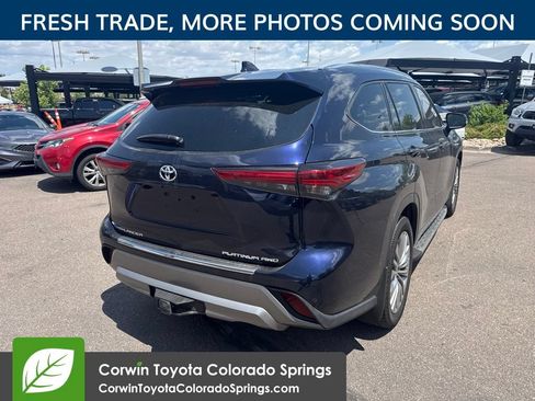 Used 2022 Toyota Highlander Platinum AWD/4WD image 9