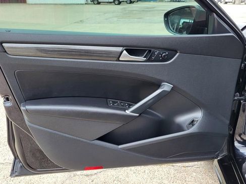 Used 2020 Volkswagen Passat 2.0T R-Line image 15