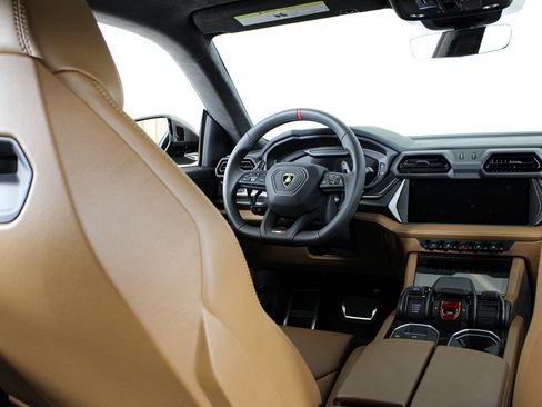 Used 2025 Lamborghini Urus SE AWD/4WD image 31