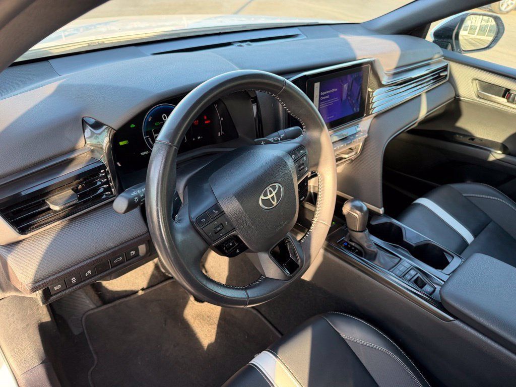 Used 2025 Toyota Camry SE FWD image 13