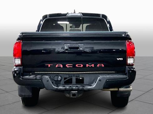 Used 2018 Toyota Tacoma TRD Off-Road w/ Technology Package image 5