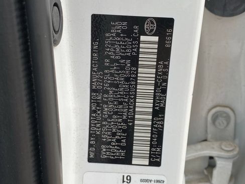 Used 2025 Toyota Camry LE FWD image 13