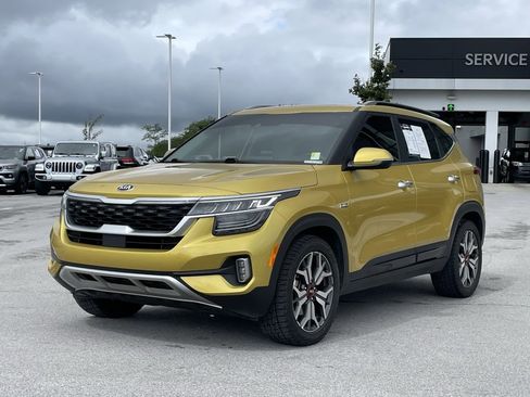Used 2021 Kia Seltos SX w/ SX Sunroof Package image 2