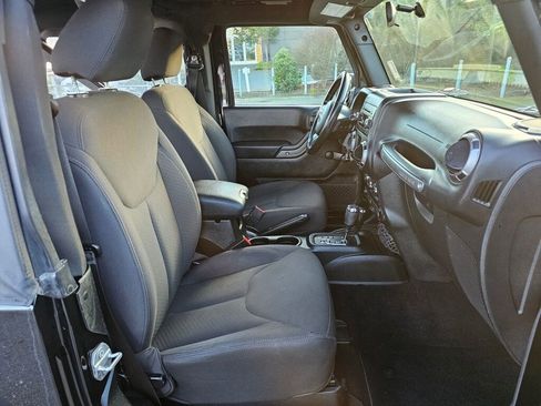 Used 2018 Jeep Wrangler Sport image 12
