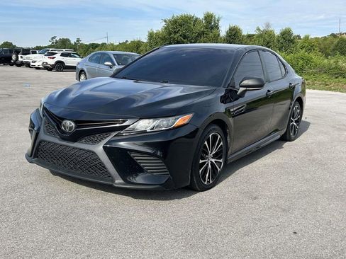 Used 2018 Toyota Camry SE FWD image 7