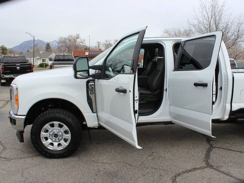 Used 2023 Ford F350 XLT w/ FX4 Off-Road Package image 2