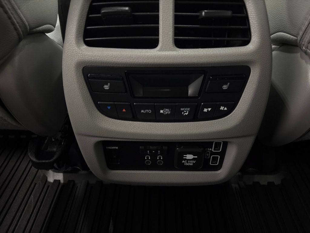 Used 2022 Honda Pilot Touring image 32