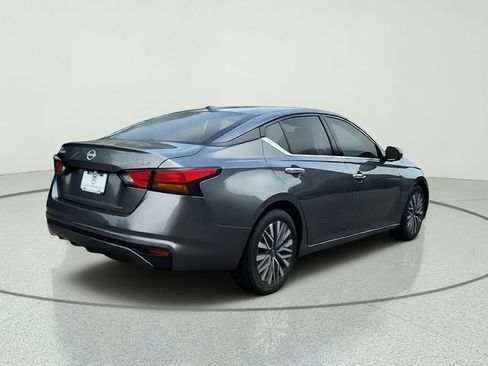 Used 2023 Nissan Altima 2.5 SV FWD image 3