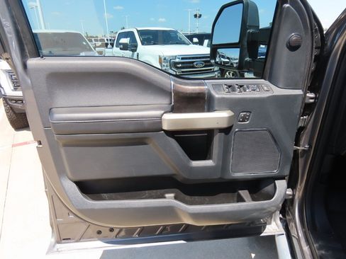 Used 2022 Ford F350 Lariat w/ Lariat Ultimate Package AWD/4WD image 25