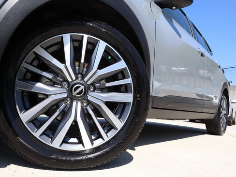 Used 2024 Nissan Kicks SV image 28