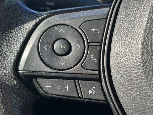 Used 2022 Toyota Corolla LE image 29