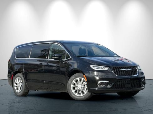New 2026 Chrysler Pacifica Limited image 2
