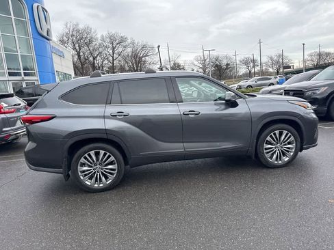 Used 2020 Toyota Highlander Platinum image 21