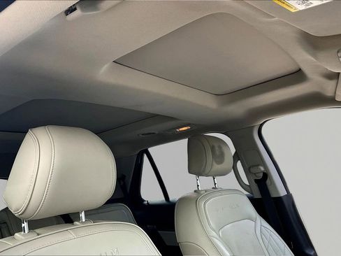 Used 2020 Ford Explorer XLT w/ Equipment Group 202A AWD/4WD image 28