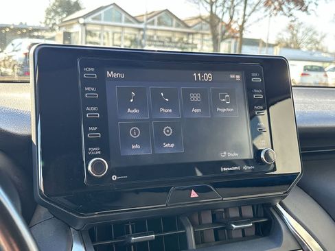 Used 2021 Toyota Venza LE image 18