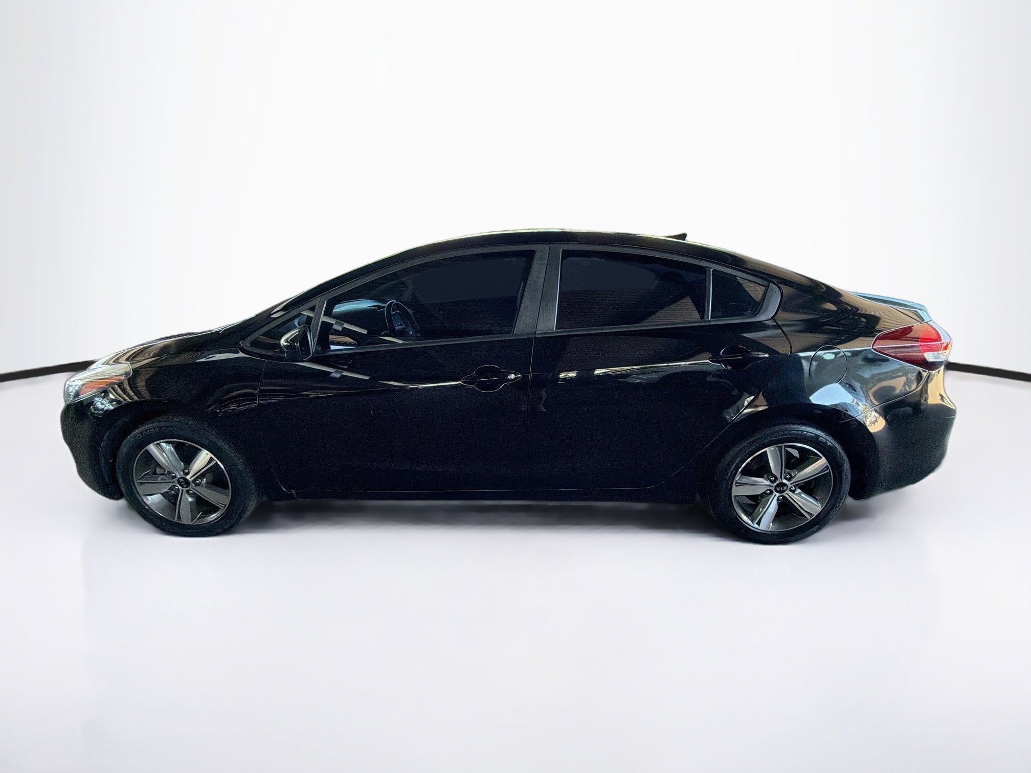 Used 2018 Kia Forte S FWD image 4