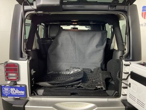 Used 2018 Jeep Wrangler Unlimited Sahara w/ Connectivity Group image 11