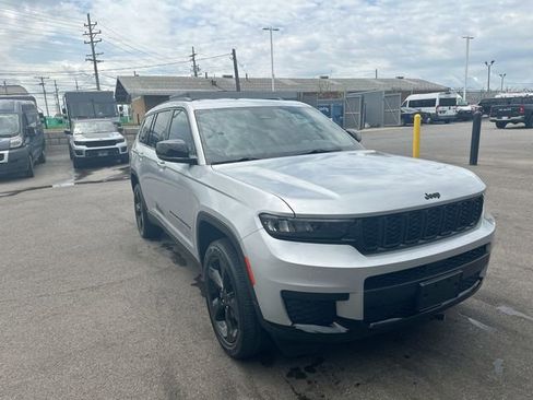 Used 2023 Jeep Grand Cherokee L Laredo AWD/4WD image 11