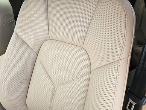 Used 2025 Porsche Macan AWD/4WD image 24
