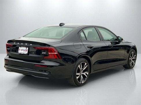 Used 2024 Volvo S60 B5 Core image 5